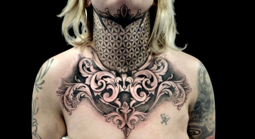 az-tattoo - tatouage poitrine et coup